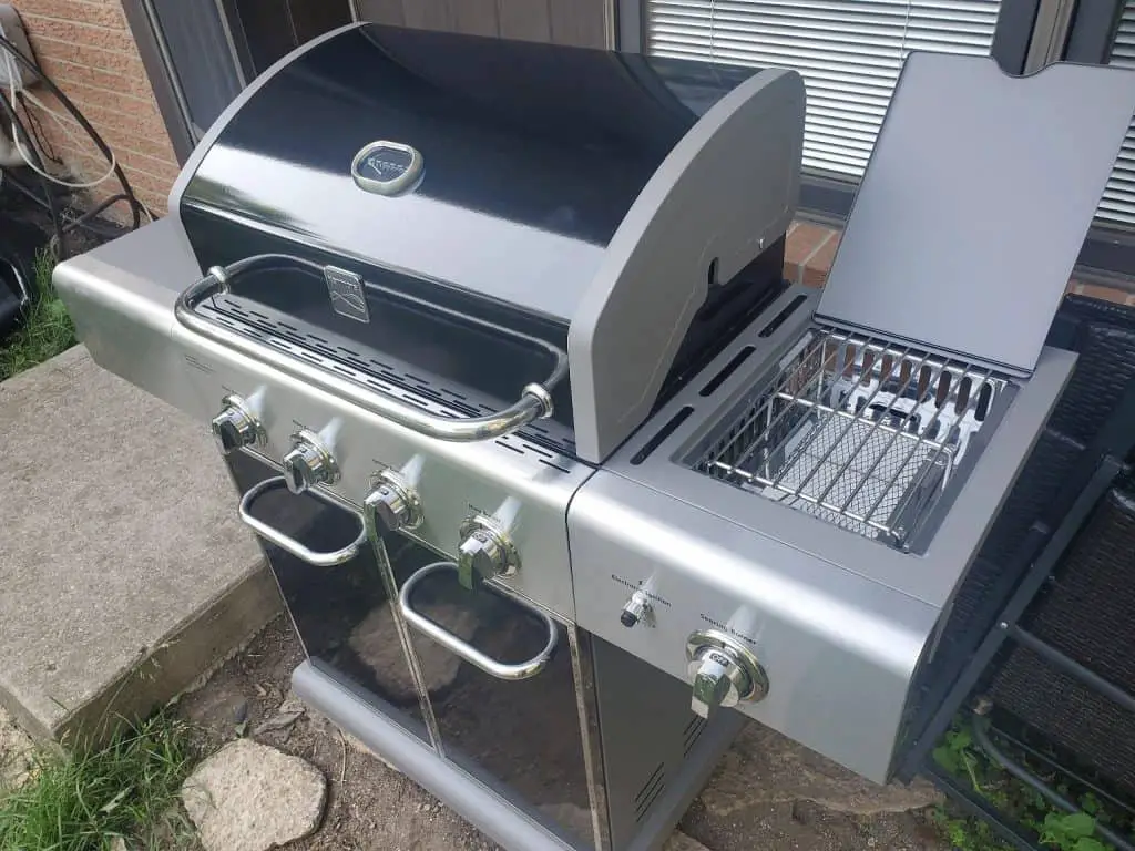 Searing Burner vs. Side Burner On Grills [Differences & Similarities